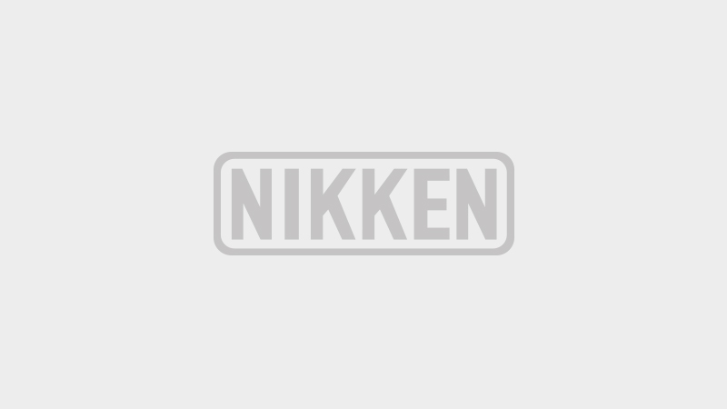 PRODUZIONE IN LOTTA DI IMPIANTI CON SCHIENALE IN TITANIO